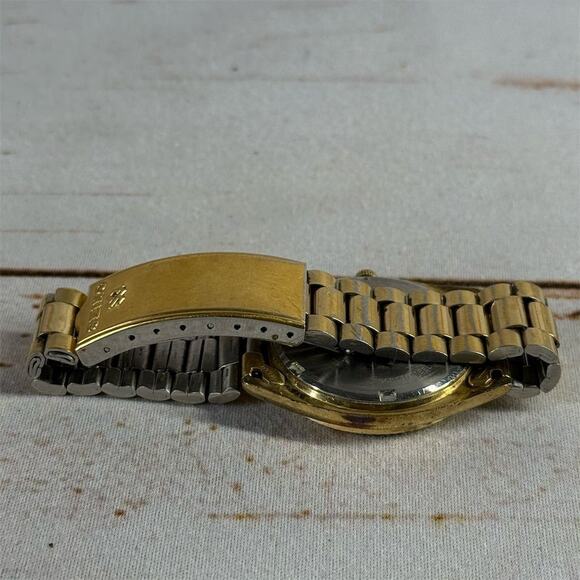 Vintage Seiko Men's Quartz Watch Gold Dial Day-Date Display 36mm - Picture 5 of 6